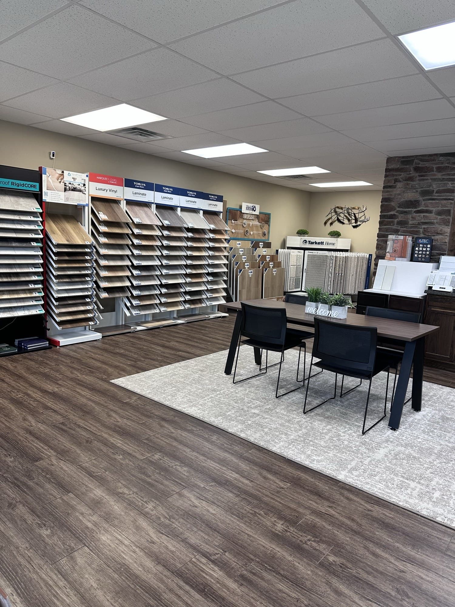 Henges Washington showroom — flooring and tile selection
